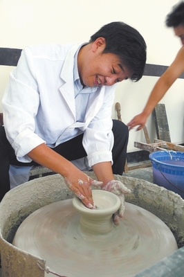 陶瓷艺术为媒 文化情暖两岸 论陶瓷文化艺术交流的深刻意涵